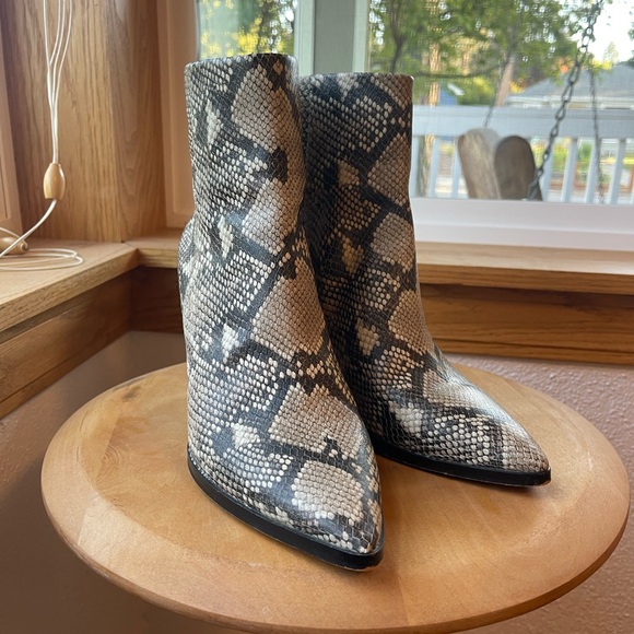 Dolce Vita Issa Snakeskin Ankle Boots - Picture 2 of 6